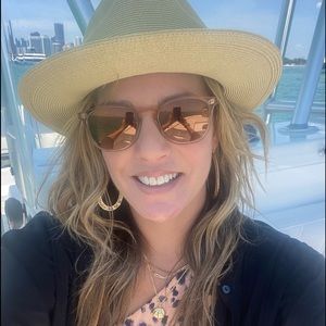 Meet your Posher, Lisa